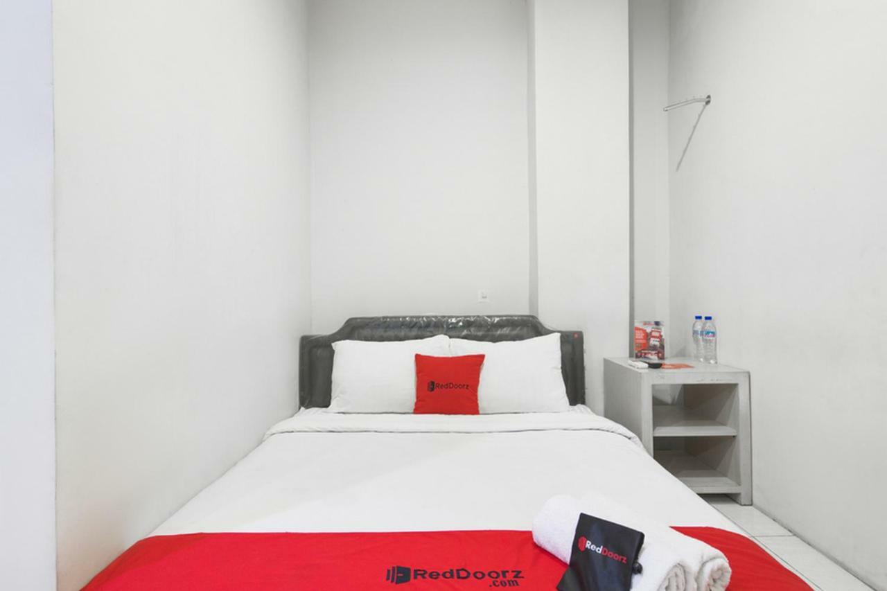 Reddoorz At Siwalankerto Surabaya Hotel Exterior foto