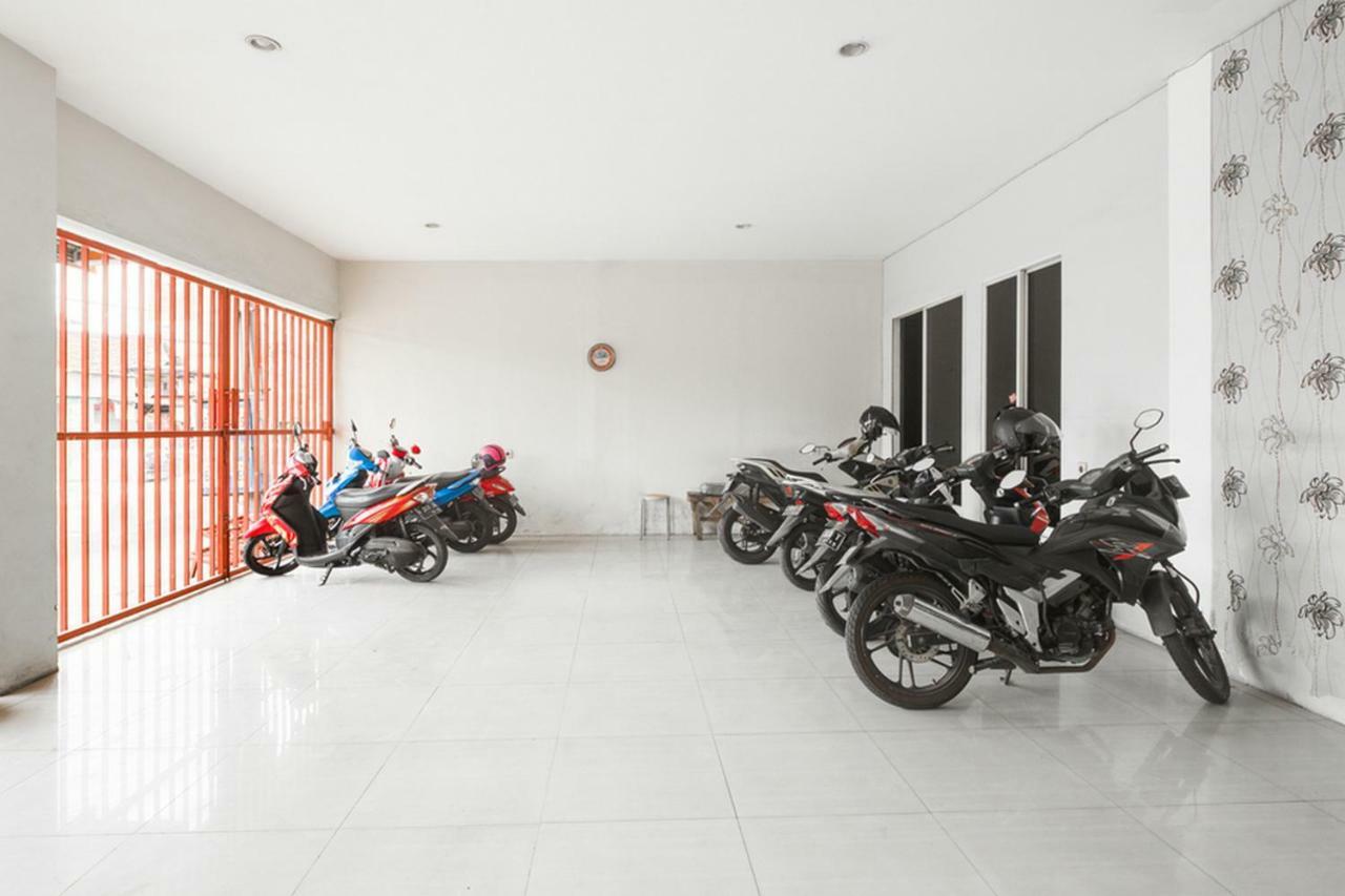 Reddoorz At Siwalankerto Surabaya Hotel Exterior foto