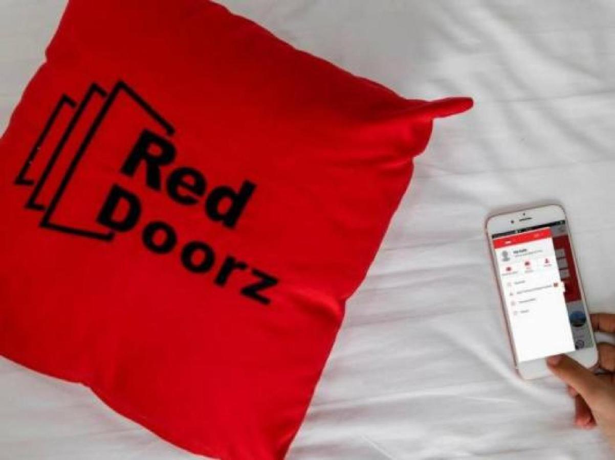 Reddoorz At Siwalankerto Surabaya Hotel Exterior foto